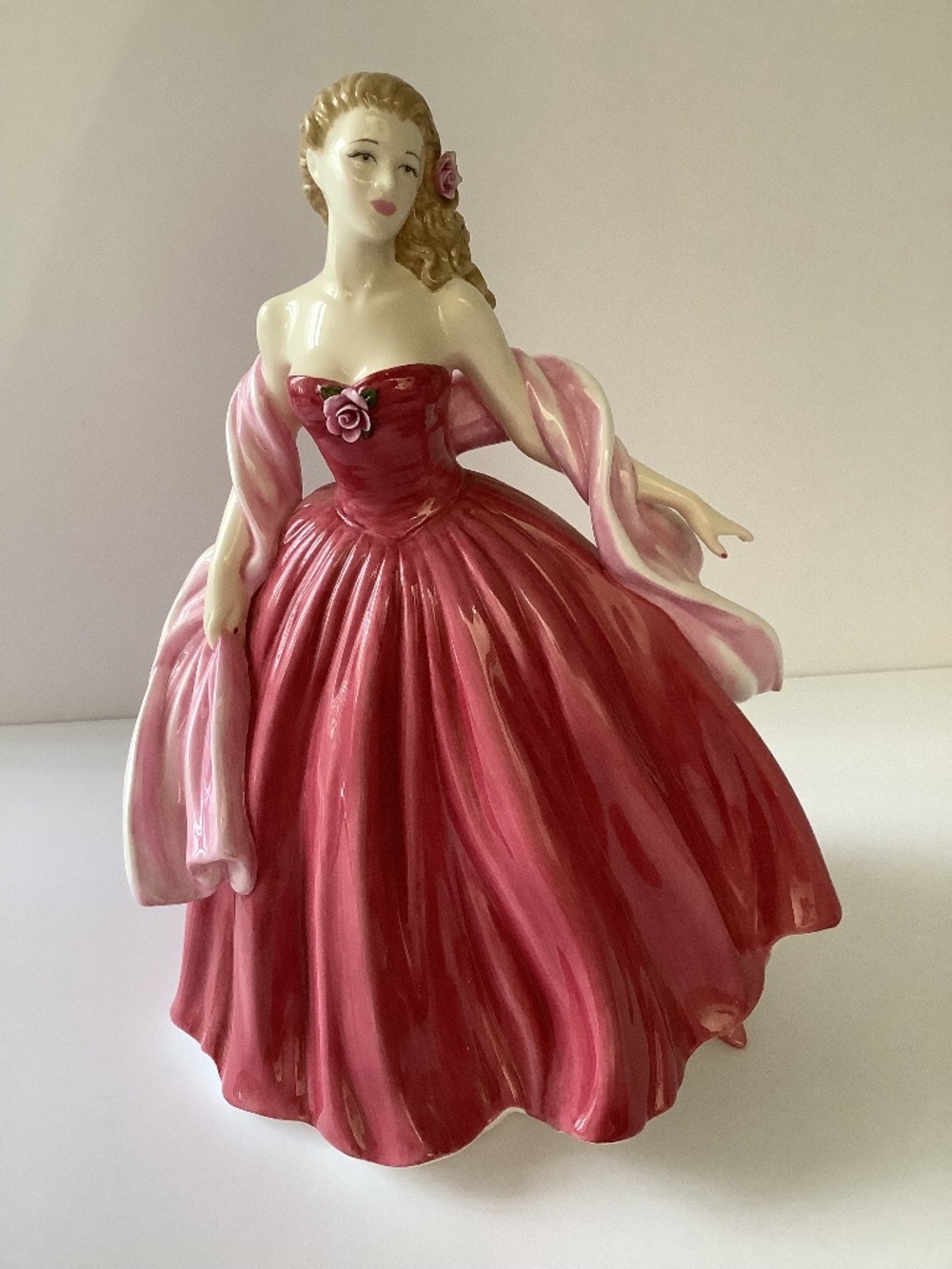 Royal Doulton Figurine Treasure Moments HN4745 Perfect Condition
